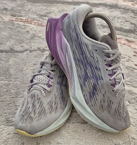 Asics Novablast 3 Laufschuhe Grau und Lila UK 7 - Bild 1 von 8