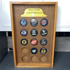 Hockey Puck Vitrine Western Konferenz Wandschrank mit Pucks - Bild 1 von 6