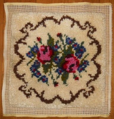 tapis au point noué  Coussin de ROSES sur canevas - Photo 1/3