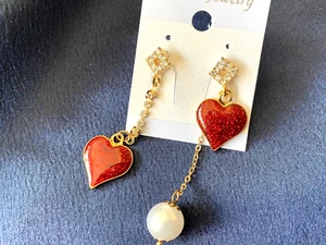 Fashionable earrings...red hearts...unique design...with a gift box - Picture 1 of 1