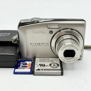 Fujifilm FinePix F Series F50 SE 12.0MP Digital Camera Bundle Silver Tested - Picture 1 of 15
