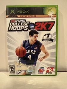 College Hoops 2K7 (Microsoft Xbox, 2006) - Completo en caja original - Probado - Imagen 1 de 7