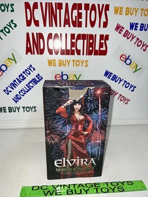 Elvira 黑红色情妇 Fright and Boo 8 英寸衣着可动人偶 NECA — 第 1/4 张图片