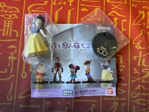 DISNEY 100 YEARS OF ENCHANTMENT SNOW WHITE GACHAPON FIGURE JAPAN NEW - Picture 1 of 1