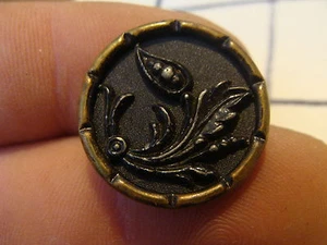 Original Vintage button: EARLY--deep design plant, no manufacture name - Picture 1 of 2