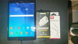 Samsung Galaxy Tab A SM-T555 LTE 16GB Schwarz Android 9,7 Zoll - Afbeelding 1 van 15
