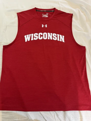 Wisconsin Badgers Under Armour Sleeveless Shirt Large Red Cover