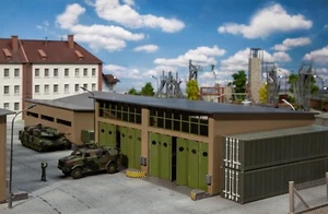 FALLER Military Gebäude-Bausatz 1:87 / H0 „Reparaturhalle“ #144103 - Bild 1 von 3