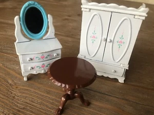 Vintage Mattel 'The Littles' Dolls House Bedroom Furniture 1980 Diecast VGC - Picture 1 of 4