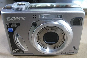 Sony Cyber-Shot DSC-W5 5.1MP 3x Digital Camera with box & Accessories Silver - Picture 1 of 4