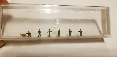 Merten Z Scale German Policemen with Dog 6 Figures # Z 2246 - Image 1 of 2