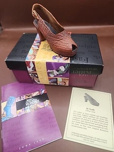 Just The Right Shoe by Raine In Scale - Picture 1 of 9