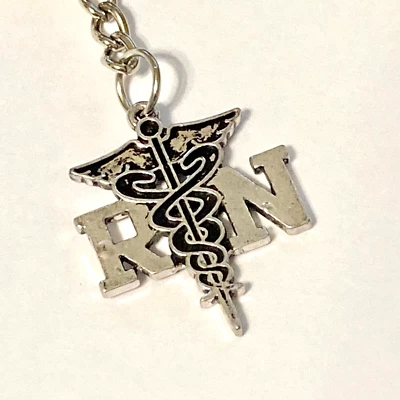 Llavero Enfermería Médica Caduceo RN Llavero Dije Enfermera Registrada Regalo Foto 1 de 4
