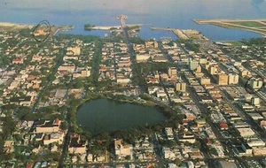 Chrome Postcard ~ St. Petersburg Florida, City Overview Showing Mirror Lake - Picture 1 of 2