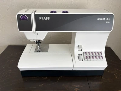 PFAFF Select 4.2 Nähmaschine, inkl. Pfaff 1/4 Fuß & Spulen - Bild 1 von 4