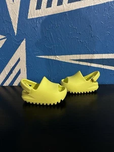 adidas Yeezy Slide Toddler Boys Green Casual Sandals HQ4119 - Picture 1 of 8
