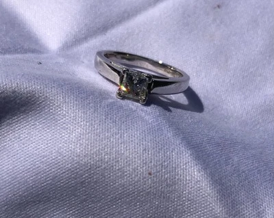 Engagement Ring Leo Princess Cut 0.46 CT 14 Karat WGold Clarity VVS2 Size 4 - Image 1 of 4