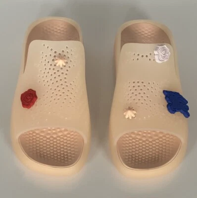 Sandalias neutras de goma Burberry Stingray para mujer 7 EE. UU. (37) 8081771 IT NUEVAS EN CAJA $520 Foto 1 de 4