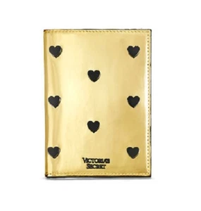 Nuevo con etiquetas en plástico ~ Cubierta de pasaporte oro metálico corazón pop de Victoria's Secret - Imagen 1 de 3