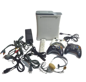 Microsoft Xbox 360 60GB HDD Spielekonsole mit 3 Controllern und Media Remote - Bild 1 von 16