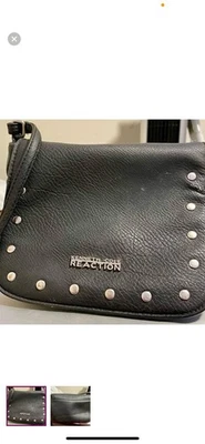 Bolso Bandolera KENNETH COLE REACTION Cuero Sintético Tachonado Negro Talla 7x8 Foto 1 de 2