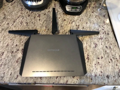 NETGEAR Nighthawk AC1900 Dual Band Wi-Fi Gigabit Router (‎R7000-100NAR) - Image 1 of 3