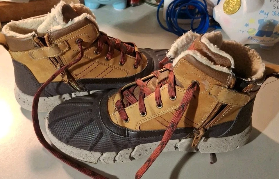 Geox Boys Hi Top Trainer Chukka Boots Size 5 Mens New Soft Fur Waterproof  - Image 1 of 4