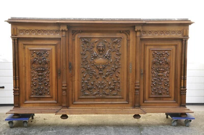 Important Buffet De Style Renaissance En Noyer Sculpté - Photo 1/4