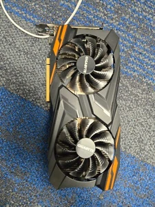 Tarjeta de video GIGABYTE GV-RXVEGA64GAMING OC-8GD Radeon RX Vega 64 GPU 8 GB - Imagen 1 de 3