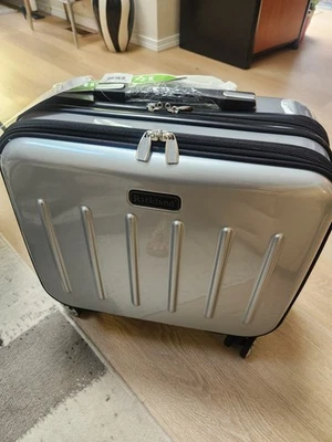 ROCKLAND ~ Revolution Hard Rolling Computer Case ~ SILVER ~ Carry-On 16" ~ NWT - Image 1 of 4