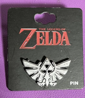 Zelda Hyrule Crest Enamel Pin Badge Silver  Tone 2017 New In Bag See Pic - Изображение 1 из 3