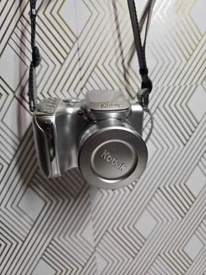 Parts Repair Kodak EasyShare Z612 6.1MP Digital Camera Silver Untested - Image 1 of 4