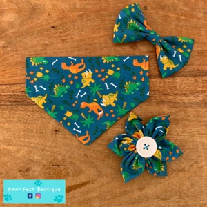 Bandana cane stampa dinosauro - Collare a scorrimento, fiore, fiocchi, personalizzati - Foto 1 di 6
