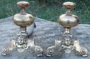 Accessoire de Cheminée Paire de Chenets aux Marmousets 17 ème siècle d'époque - Picture 1 of 8