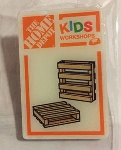 NEU HOME DEPOT KINDER WERKSTATT PALETTE UNTERSETZER PIN SAMMLERSTÜCK SELTEN SAMMLER - Bild 1 von 4