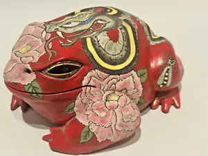 Chiarello Keramikskulptur Frosch/Kröte ""Giftige Glückseligkeit"" mit Drachen Tattoo auf der Rückseite - Bild 1 von 10
