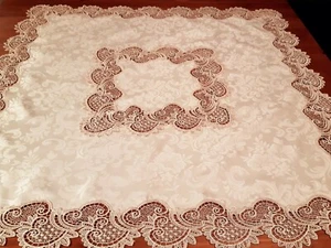 Premium 85*85cmSQ Ecru/bronze Lace HeavyDuty Polyester LaceSelfPatternedT/Runner - Foto 1 di 6