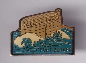 RARE PINS PIN'S .. TOURISME TV A2 FR3 JEU FORT BOYARD ILES OLERON RE 17 N°12 ~GA - Picture 1 of 1