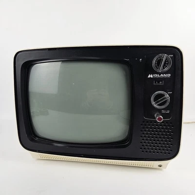 Vintage 1977 CRT Midland International Cube Retro TV Model 15-032 Parts Only - Image 1 of 4