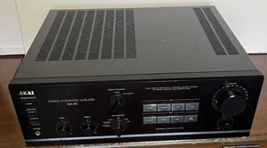 Akai AM-35, Schwerer und solider Verstärker - Bild 1 von 11
