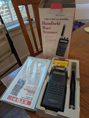RadioShack PRO-89 200-Channel Handheld Race Scanner VHF/Air/UHF/800MHz 20-514 - Image 1 of 4