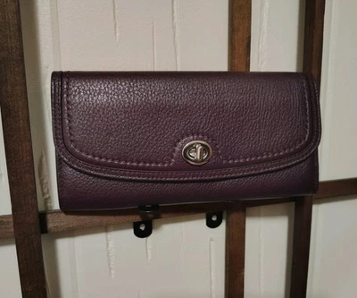 Cartera Coach F51393 Park Ciruela Cuero Púrpura Bloqueo Giratorio Tamaño Completo Plegable Foto 1 de 4