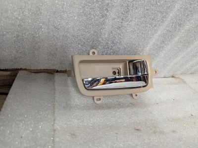 Manija puerta interior trasera derecha Nissan Máxima SL 2006 3,5 L Foto 1 de 2