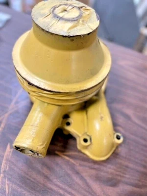 BOMBA DE AGUA KOMATSU 6136-61-3211 OEM, ORIGINAL Foto 1 de 4