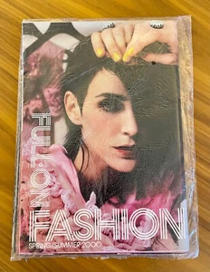 V MAGAZINE ISSUE NO. 3 SPRING/SUMMER 2000- FULL ON FASHION NEW IN SHRINK WRAP - Picture 1 of 2