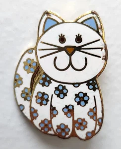 RARE Hallmark PIN Vintage CALICO CAT Cloisonne Blue & White Flowers 1980 Brooch - Picture 1 of 3