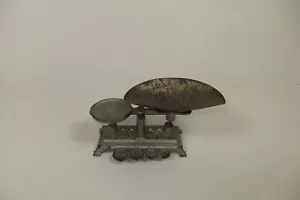 Escala de metal fundido de hierro fundido pequeña para casa de muñecas de colección - Imagen 1 de 8