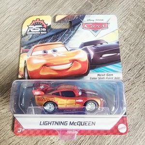 Disney Pixar Cars LIGHTNING McQueen 24th Endurance Race Next Gen auto a colori - Foto 1 di 2