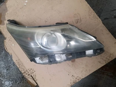  ПЕРЕДНЯЯ ФАРА ДЛЯ ПРАВШЕЙ TOYOTA AVENSIS ESTATE OS. ...2013 Некоторое выцветание  - Изображение 1 из 4