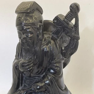 RARA statua vintage God of War Guan Yu pietra intagliata a mano (giada nera??) Arte della spada - Foto 1 di 24